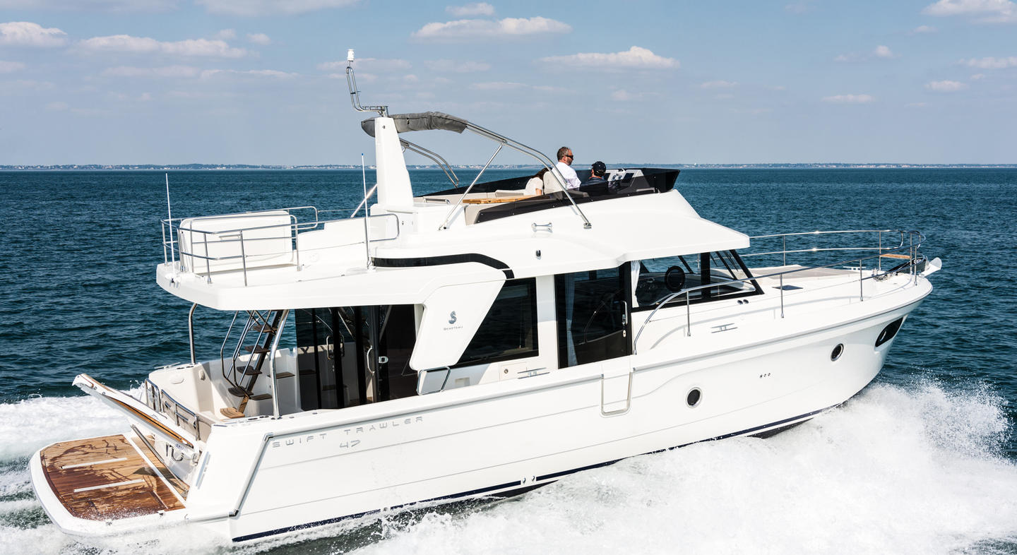 Swift_Trawler_47_Exterior_05